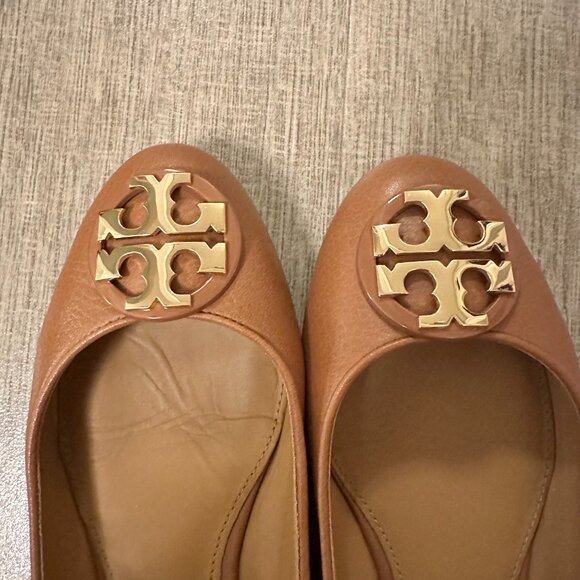 Tory Burch Logo Claire Ballet Flat Tumbled Leather - Picture 2 of 9